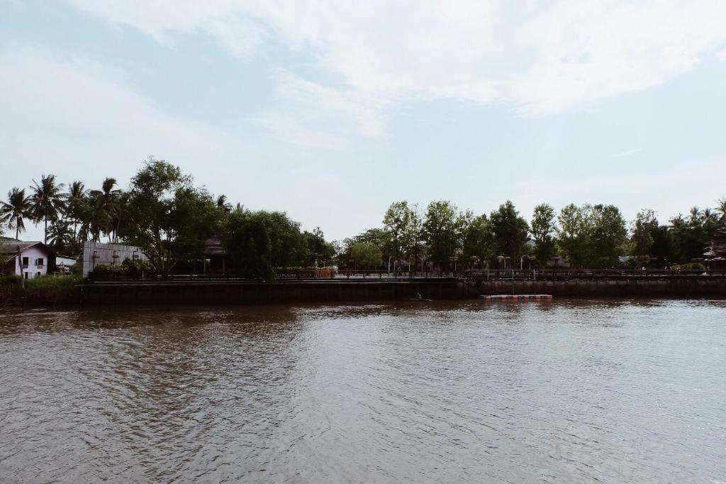 Ruennamyen Resort Amphawa Samut Songkhram Extérieur photo